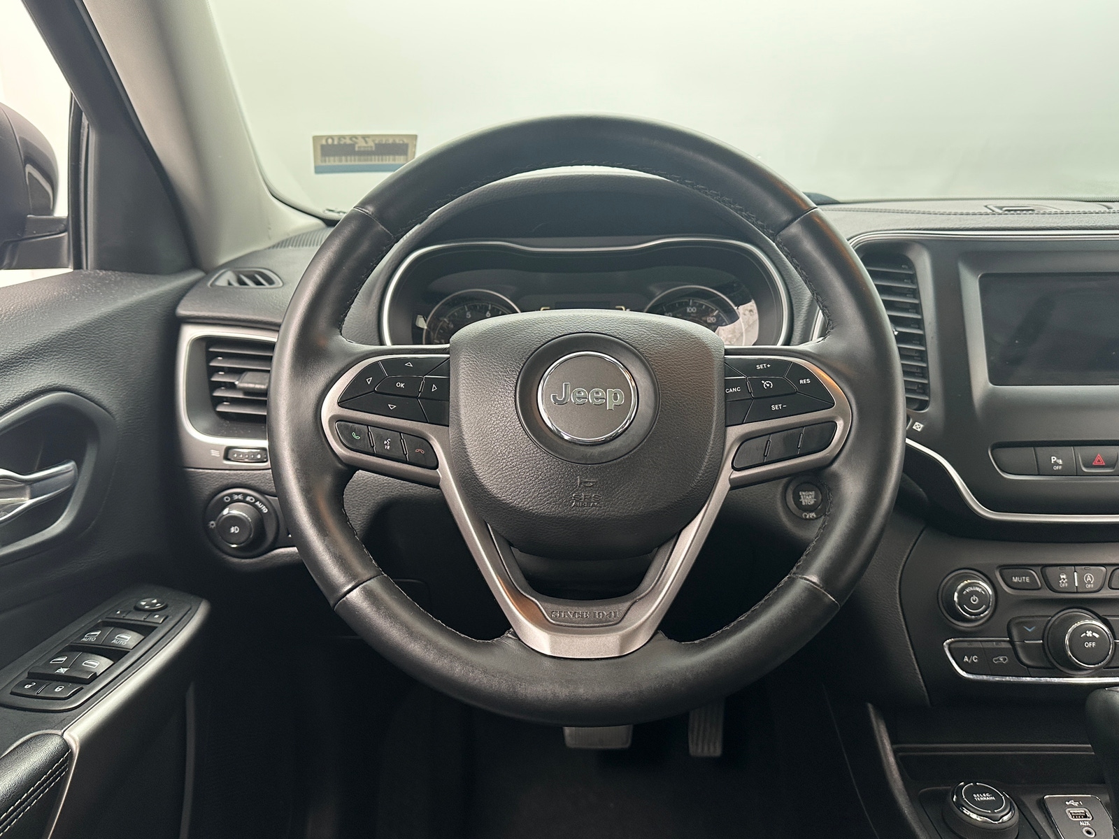 Thumbnail: 2021 Jeep Cherokee - 4