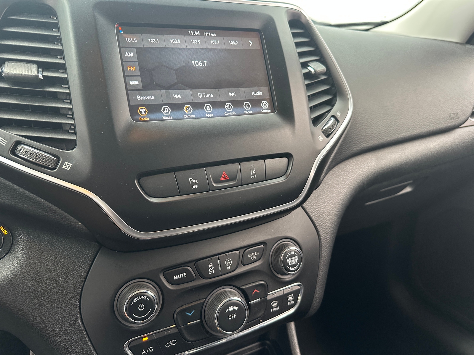 Thumbnail: 2021 Jeep Cherokee - 3