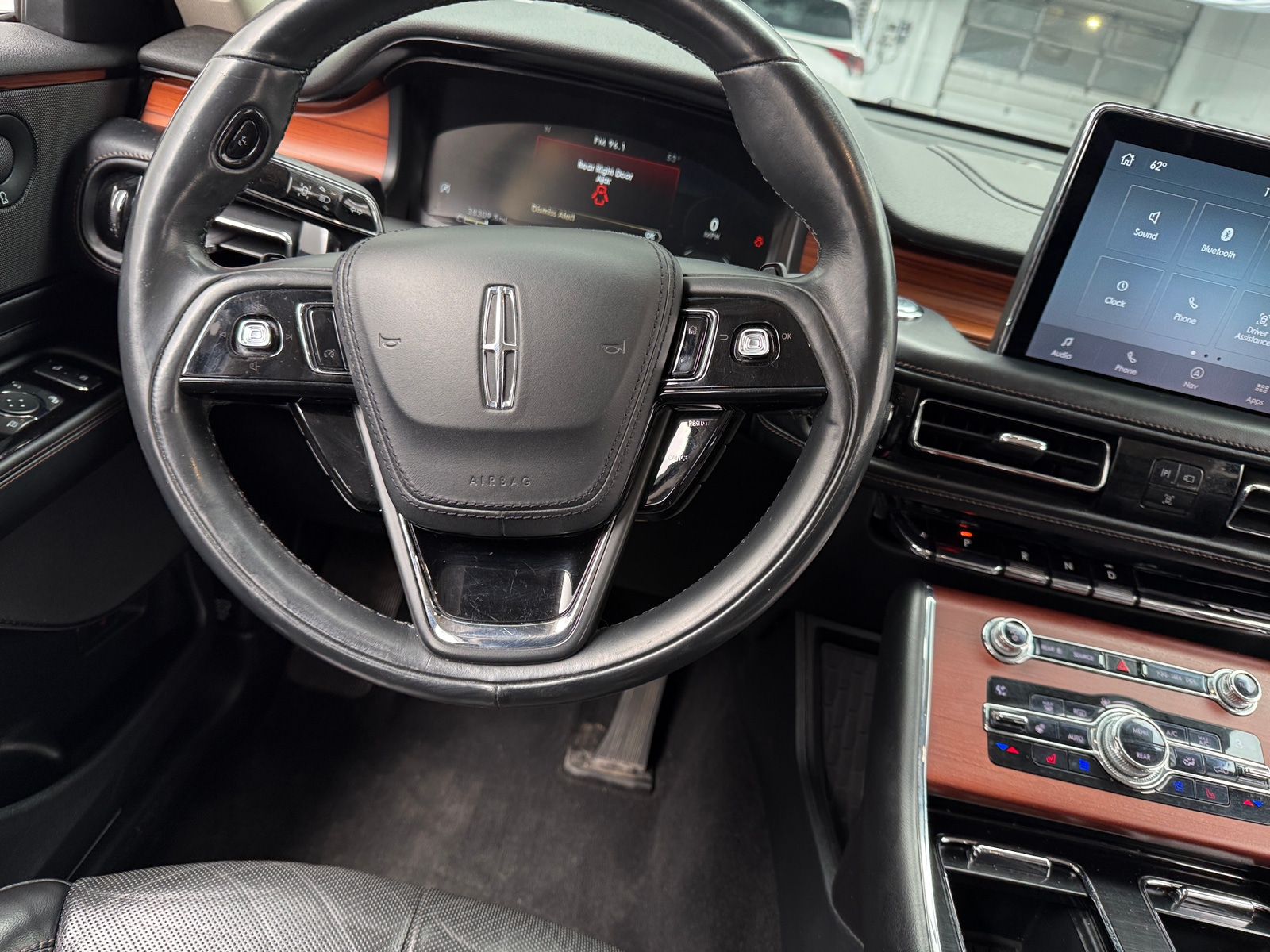 Thumbnail: 2020 Lincoln Aviator - 4