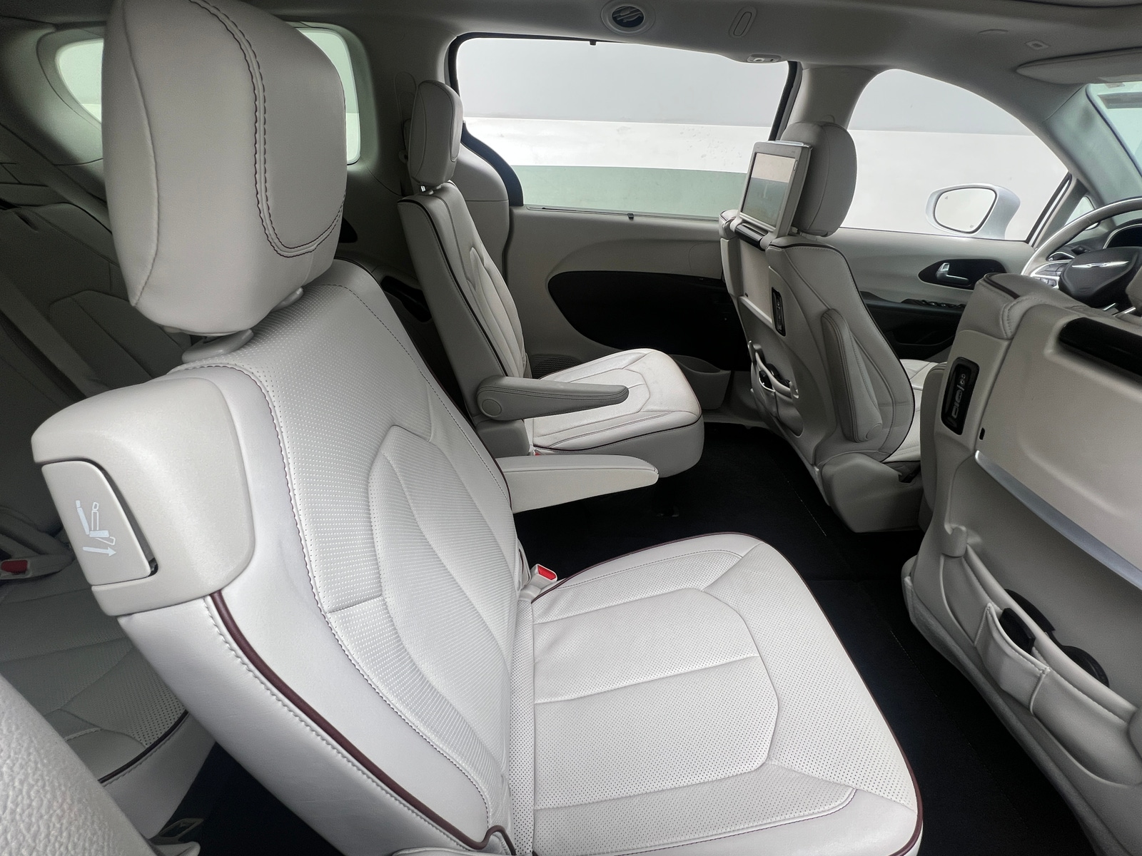 Thumbnail: 2018 Chrysler Pacifica - 6