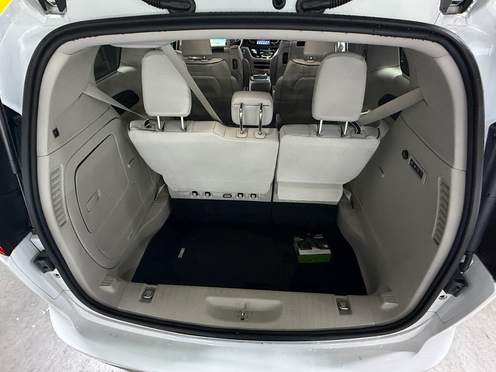 Thumbnail: 2018 Chrysler Pacifica - 7