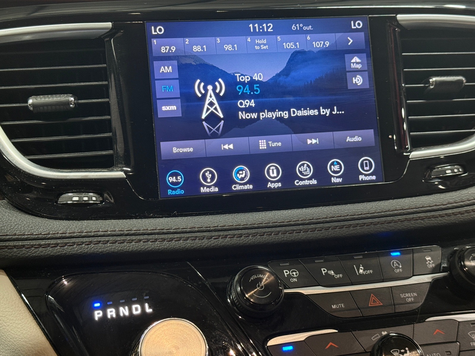 Thumbnail: 2018 Chrysler Pacifica - 4