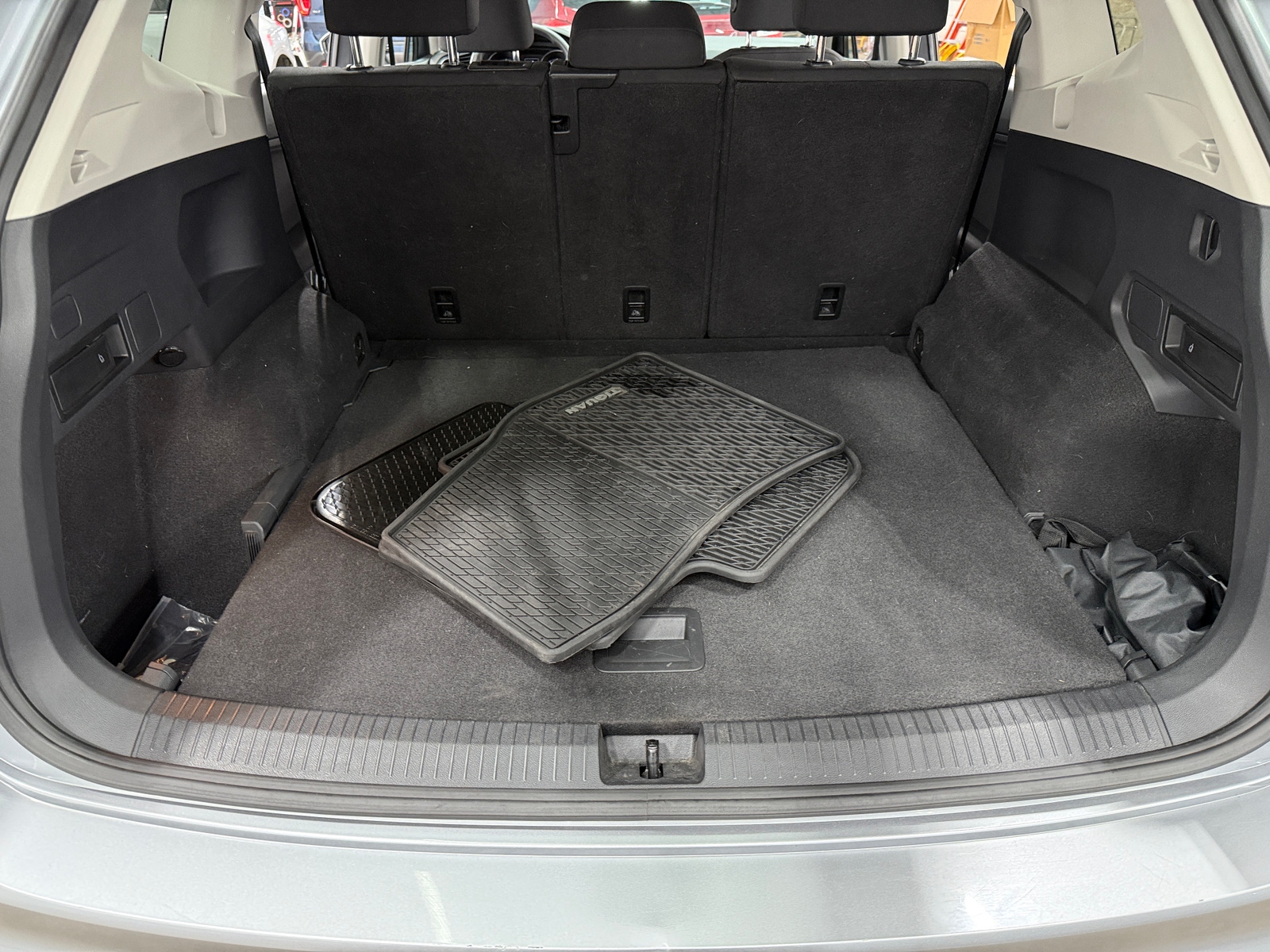 Thumbnail: 2020 Volkswagen Tiguan - 7