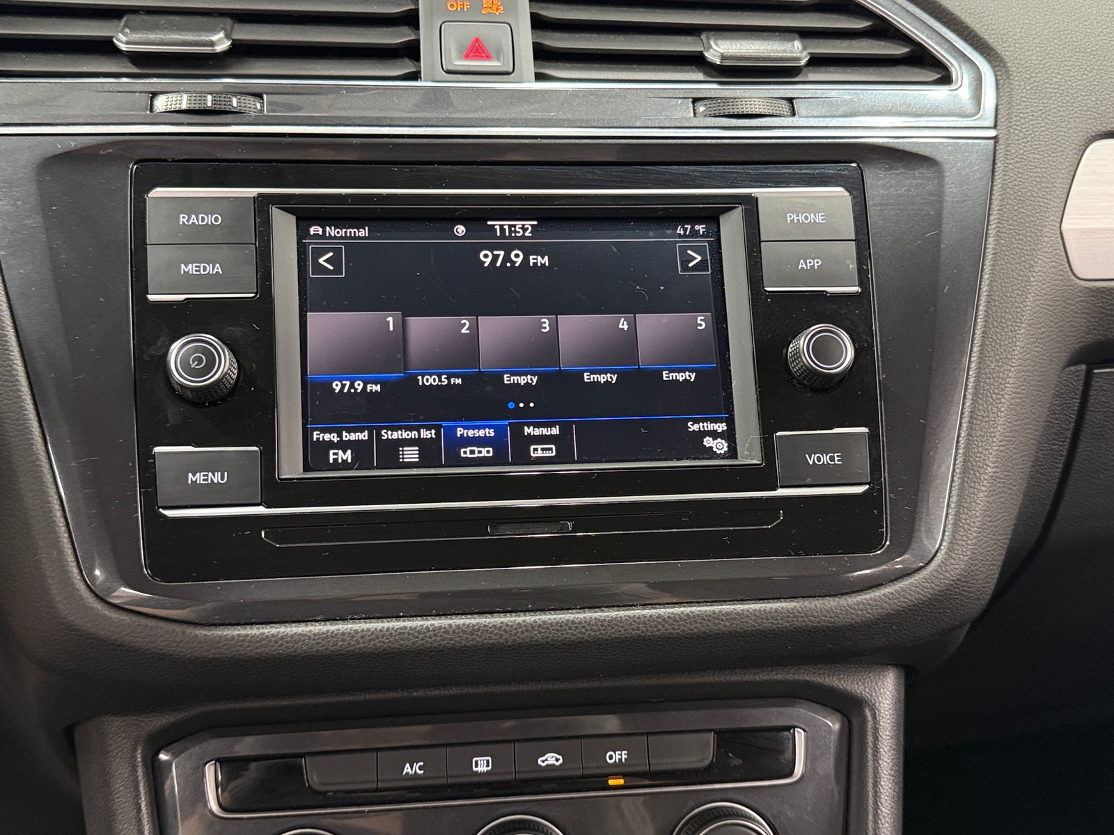 Thumbnail: 2020 Volkswagen Tiguan - 4