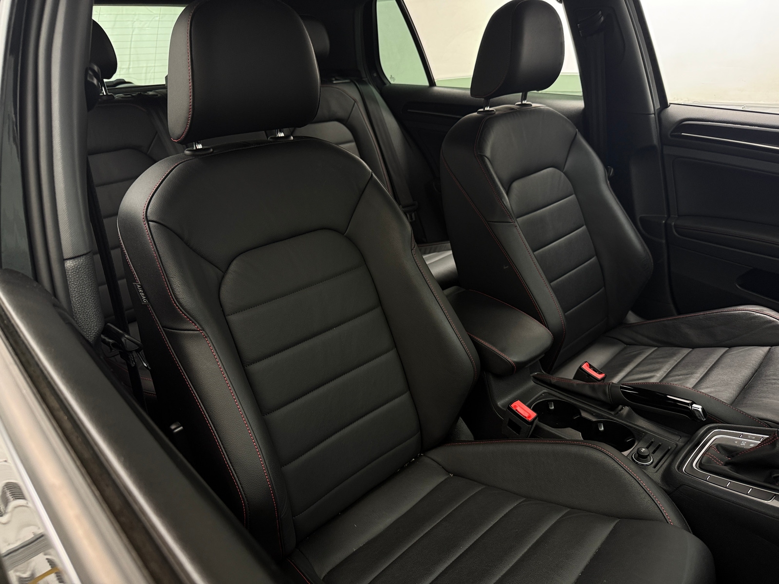 Thumbnail: 2017 Volkswagen Golf - 2