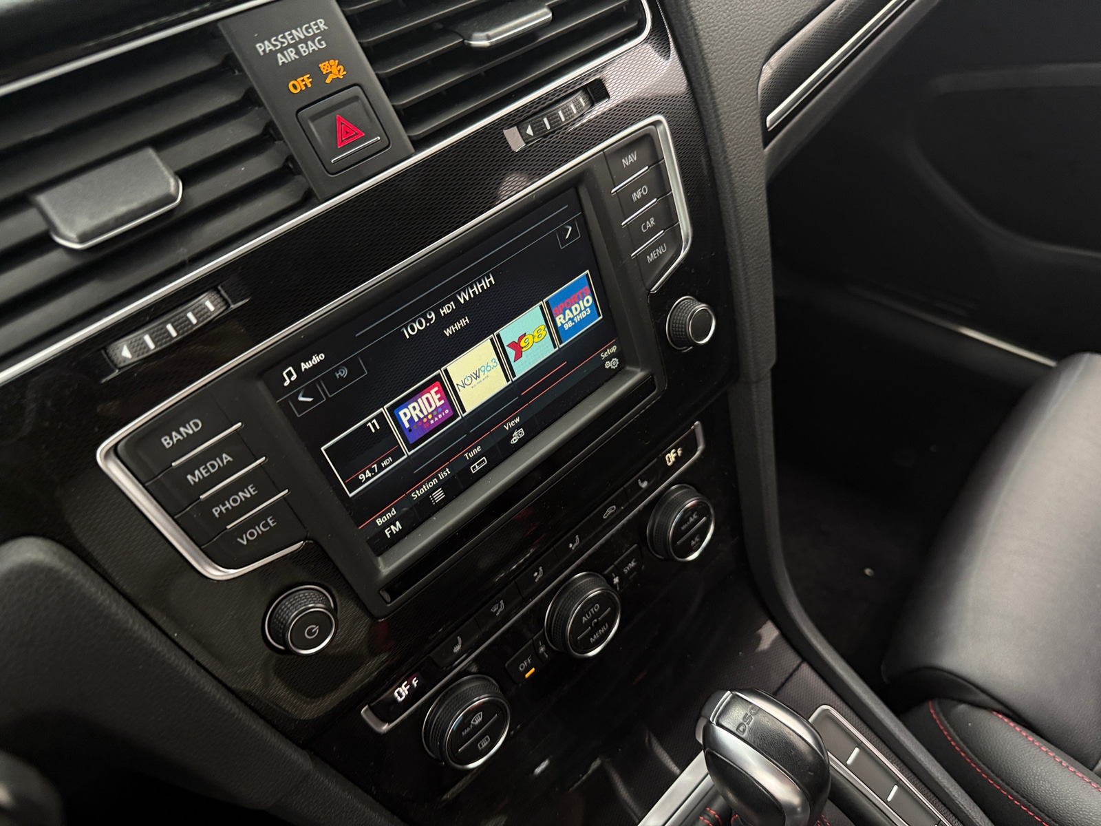 Thumbnail: 2017 Volkswagen Golf - 4