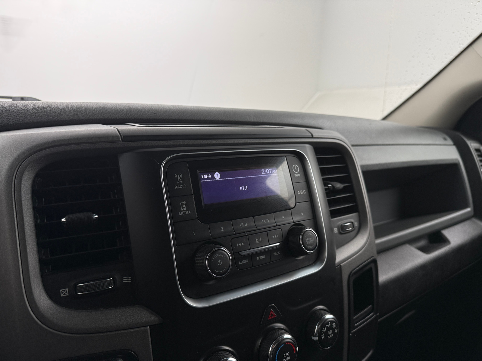 Thumbnail: 2019 RAM 1500 Classic - 3