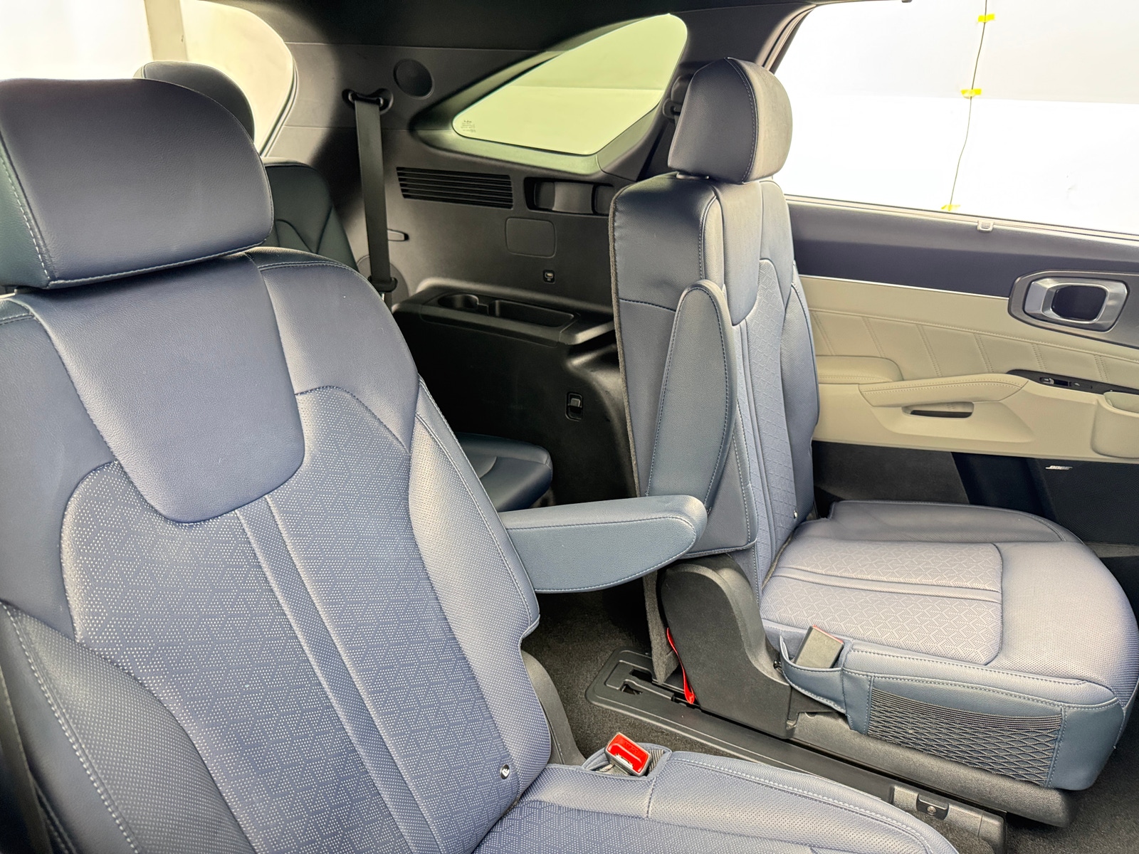 Thumbnail: 2023 Kia Sorento - 5