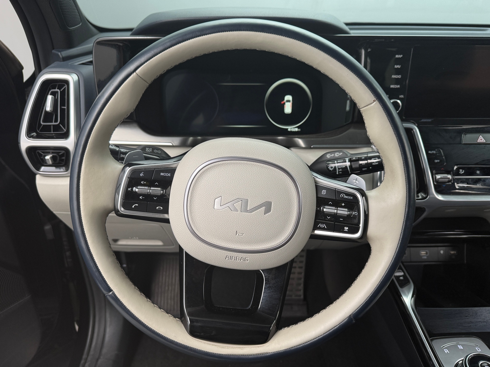 Thumbnail: 2023 Kia Sorento - 4