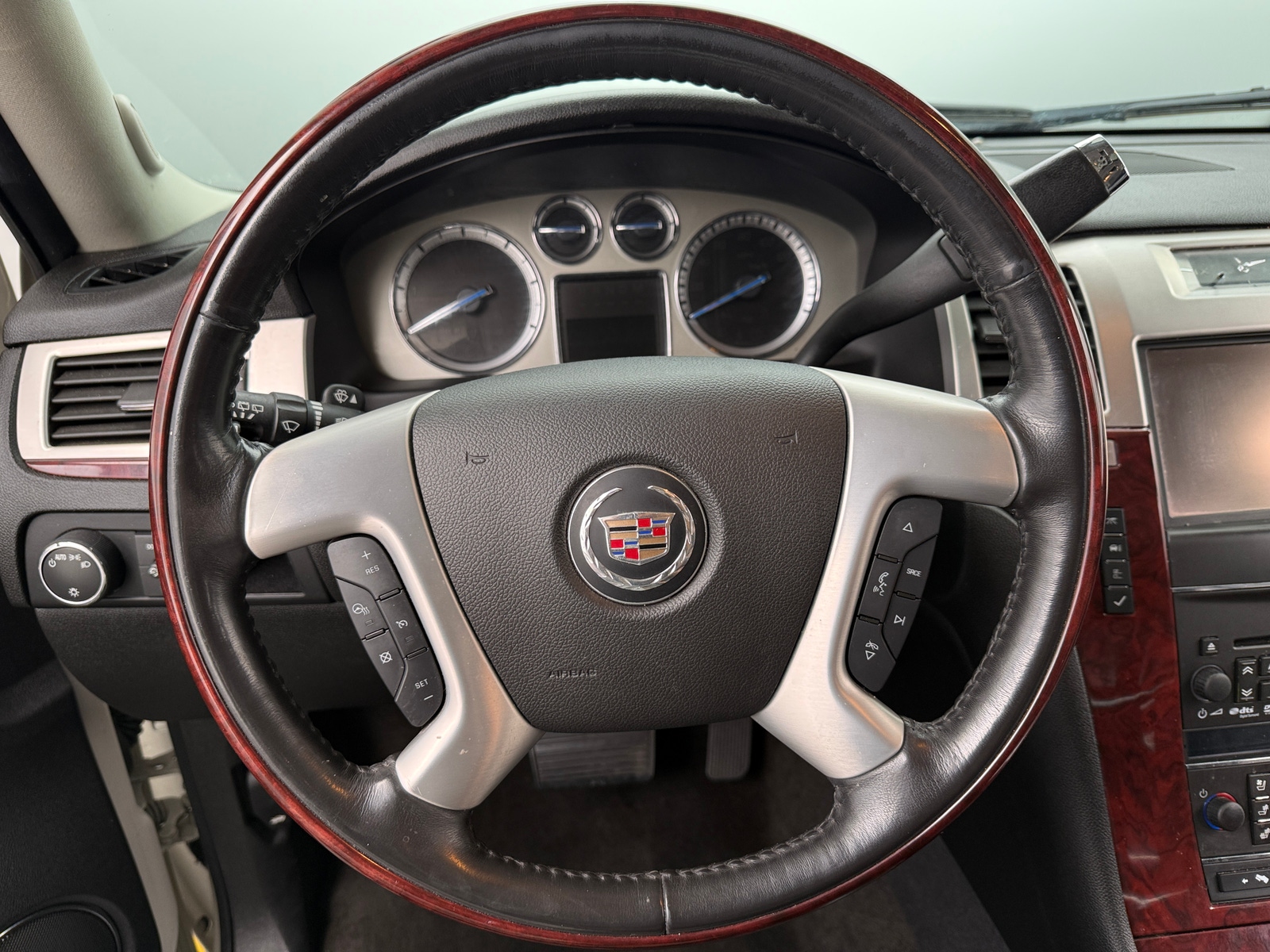 Thumbnail: 2014 Cadillac Escalade - 4