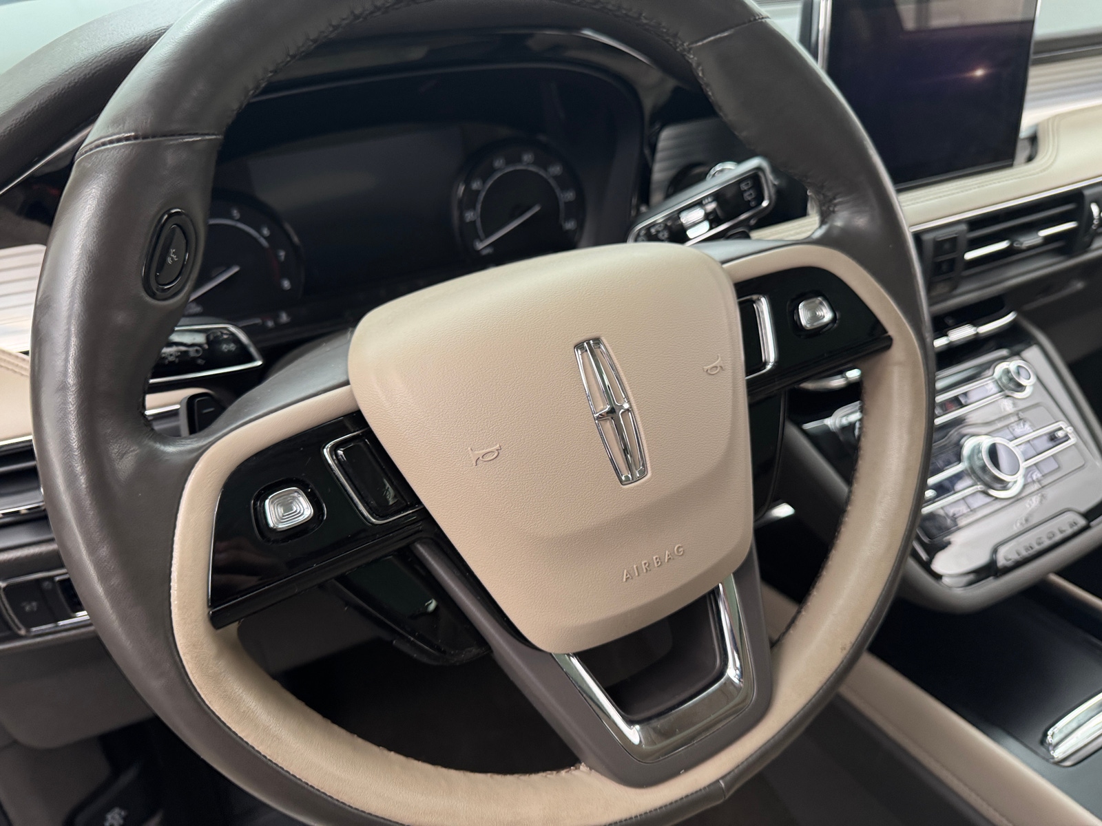 Thumbnail: 2021 Lincoln Corsair - 4