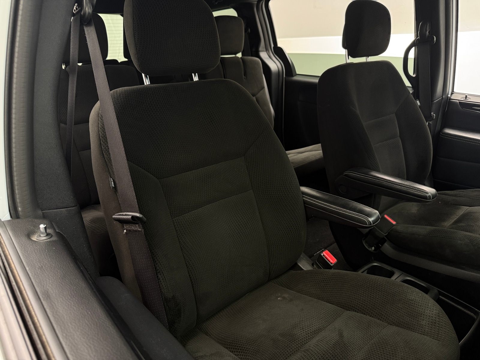 Thumbnail: 2016 Dodge Grand Caravan - 2