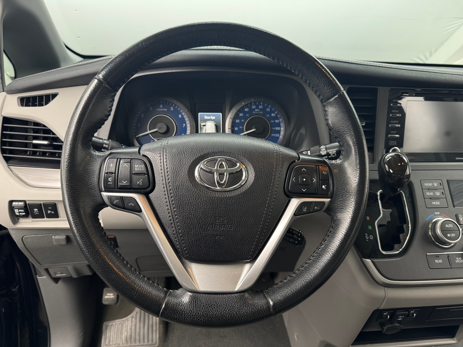 Thumbnail: 2020 Toyota Sienna - 4