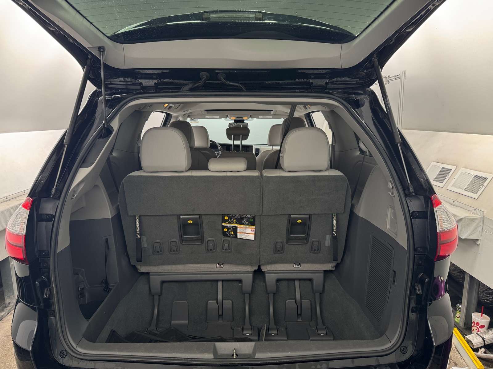 Thumbnail: 2020 Toyota Sienna - 6