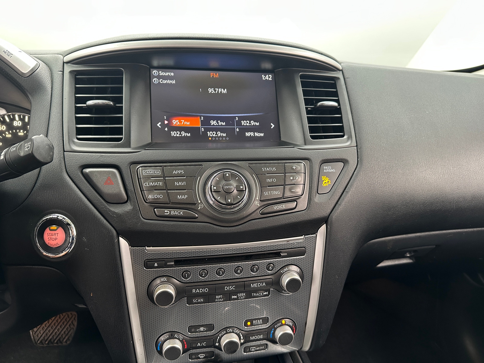 Thumbnail: 2017 Nissan Pathfinder - 3