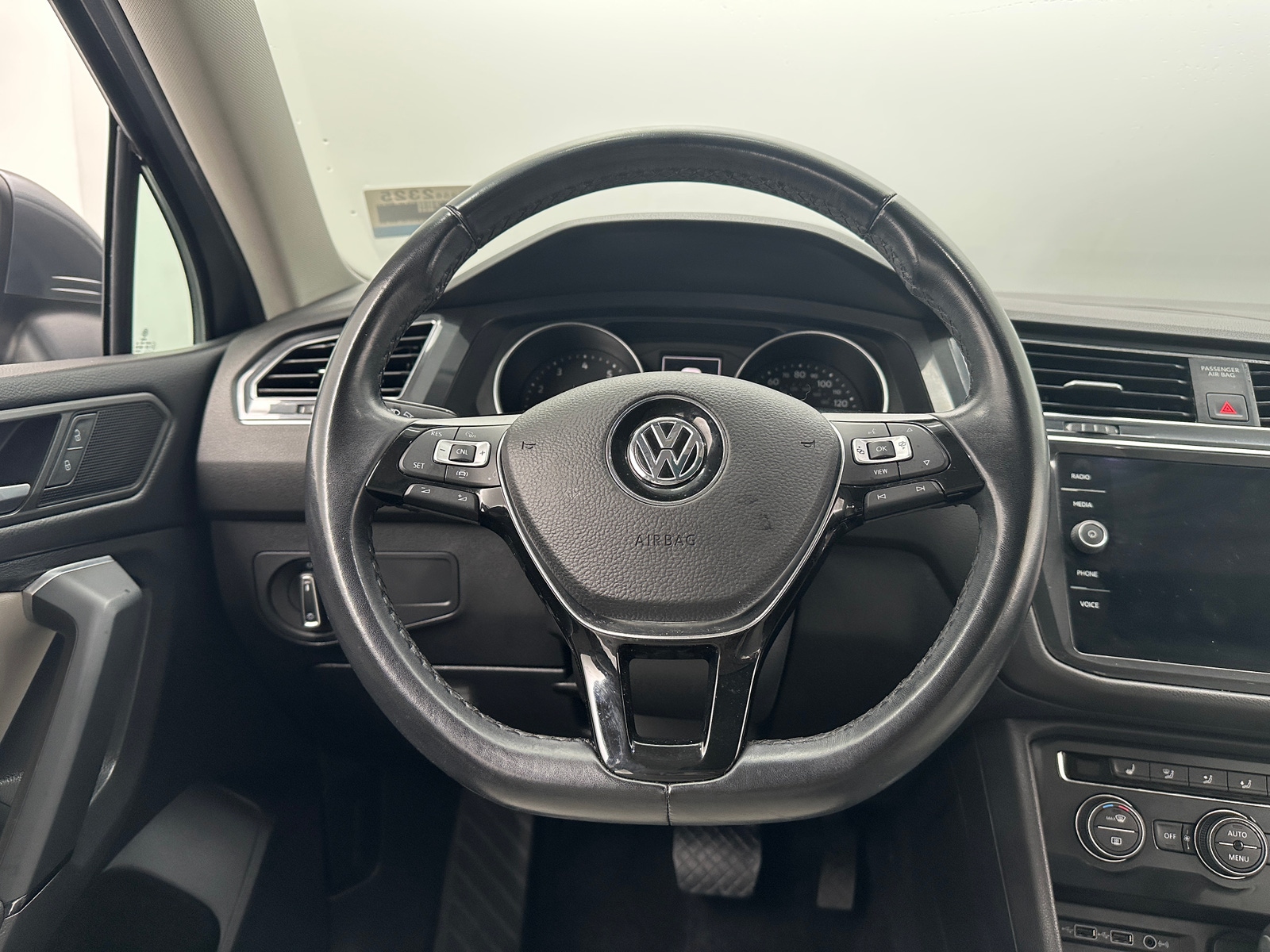 Thumbnail: 2019 Volkswagen Tiguan - 4
