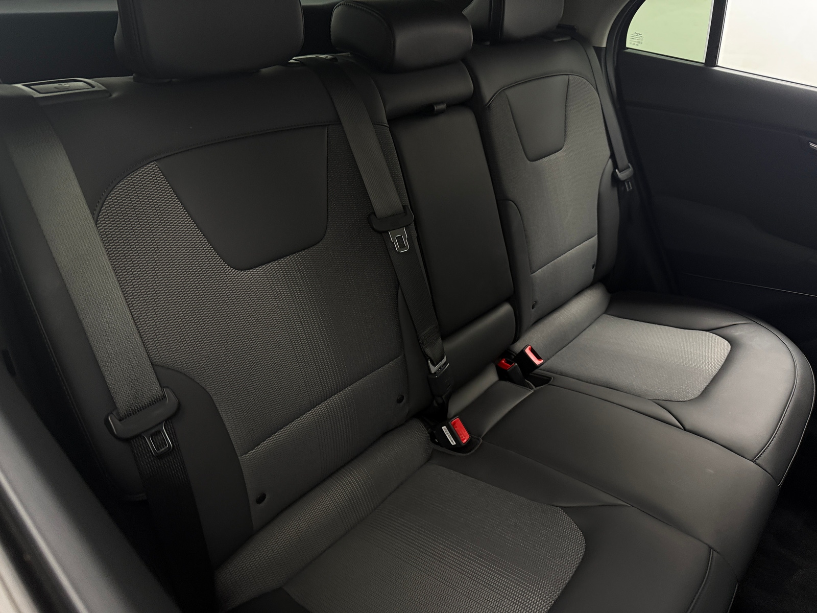 Thumbnail: 2023 Kia Niro - 6