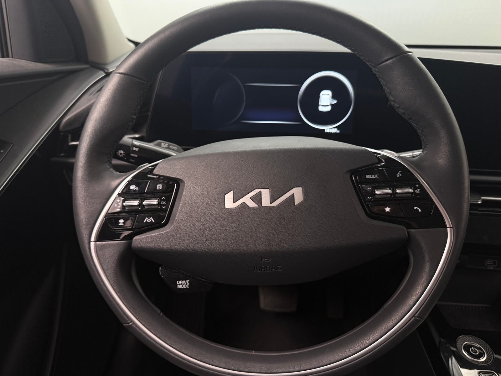 Thumbnail: 2023 Kia Niro - 5