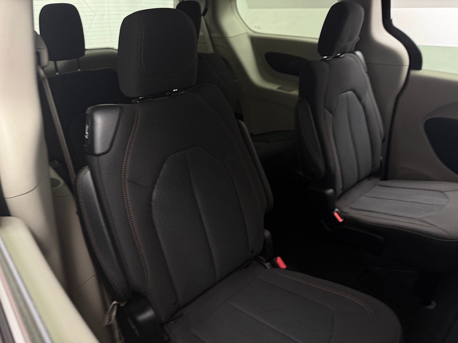 Thumbnail: 2017 Chrysler Pacifica - 6