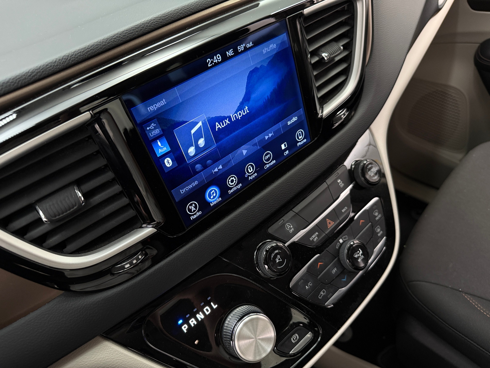 Thumbnail: 2017 Chrysler Pacifica - 4