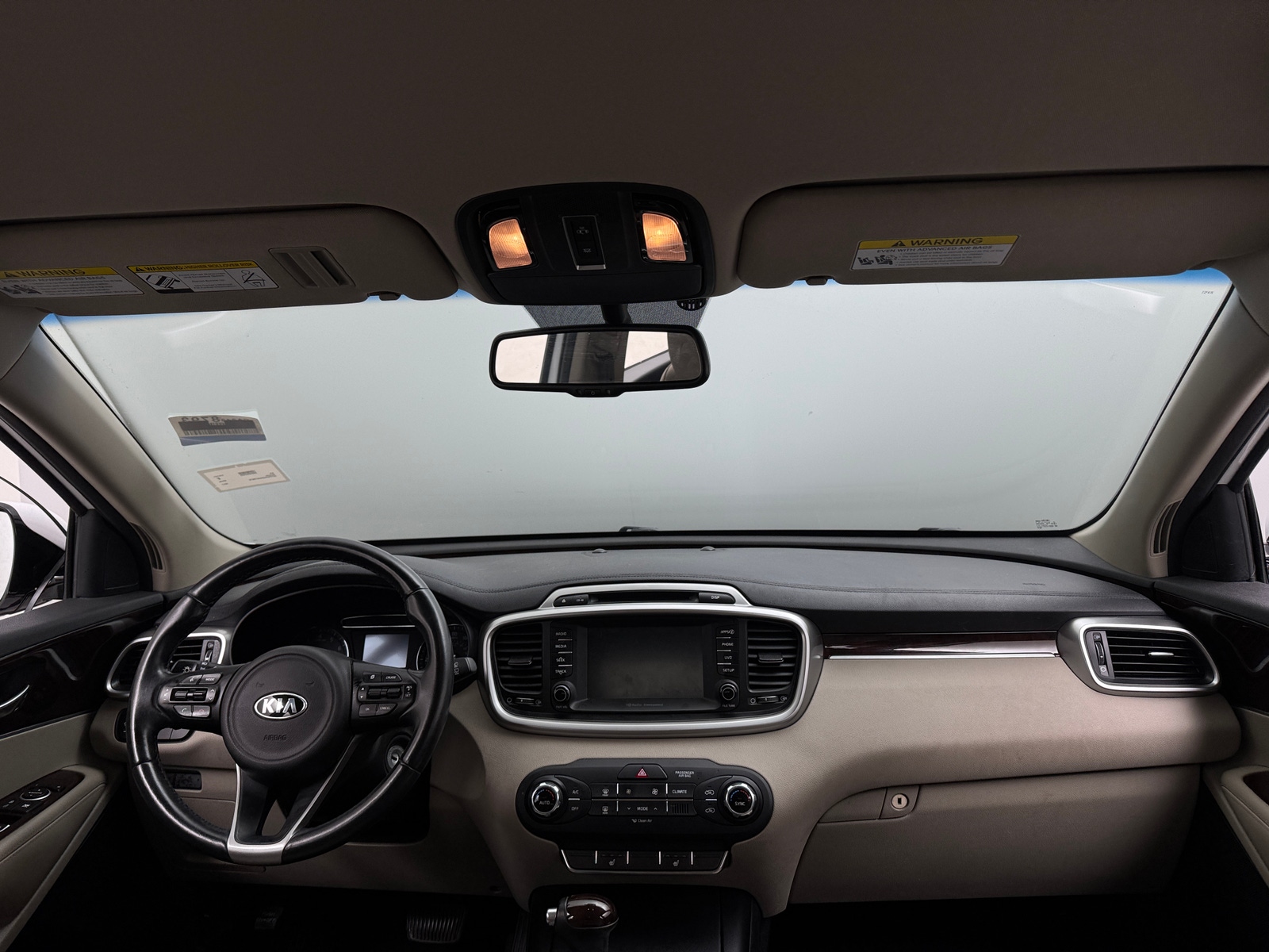 Thumbnail: 2017 Kia Sorento - 3