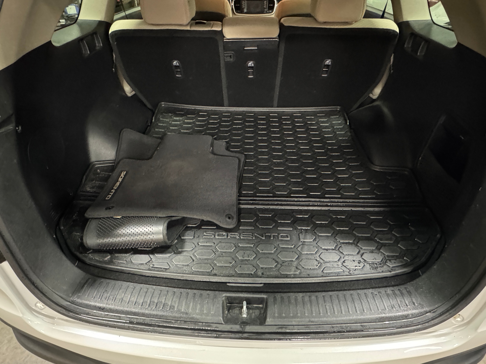 Thumbnail: 2017 Kia Sorento - 7