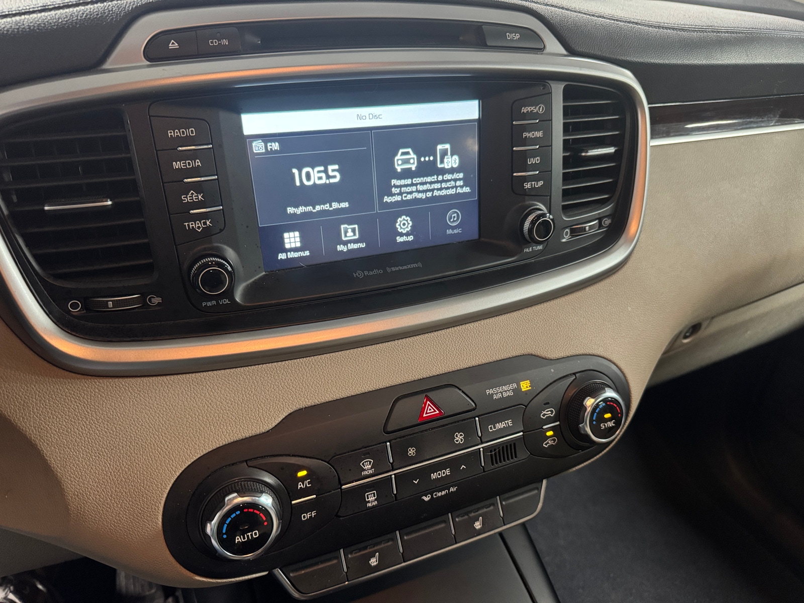 Thumbnail: 2017 Kia Sorento - 4