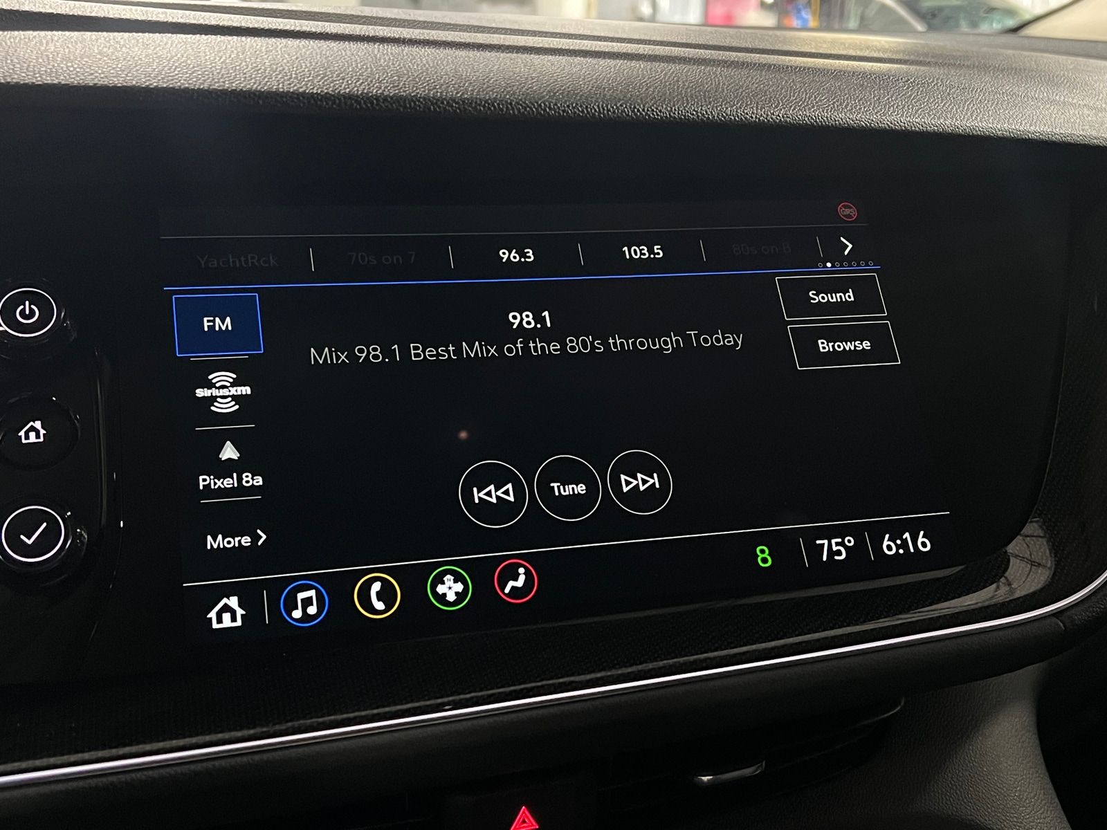 Thumbnail: 2022 Buick Envision - 3