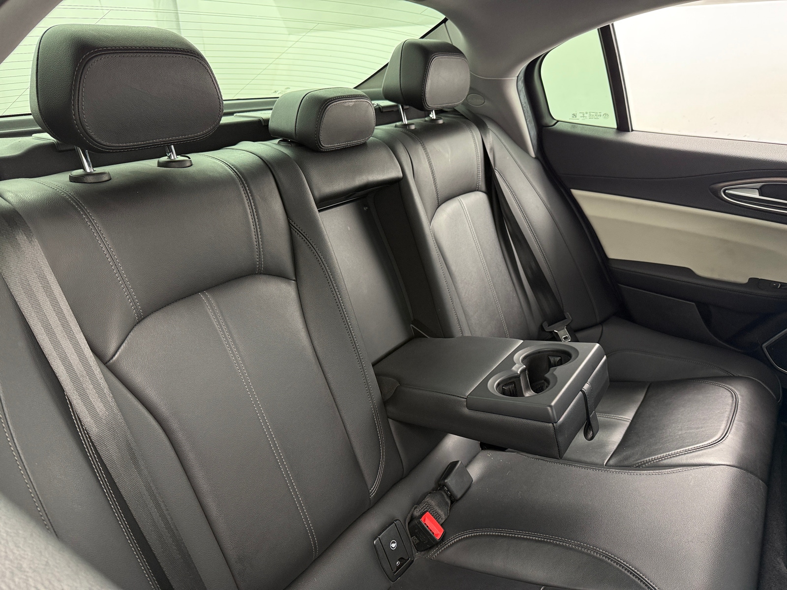 Thumbnail: 2019 Alfa Romeo Giulia - 5