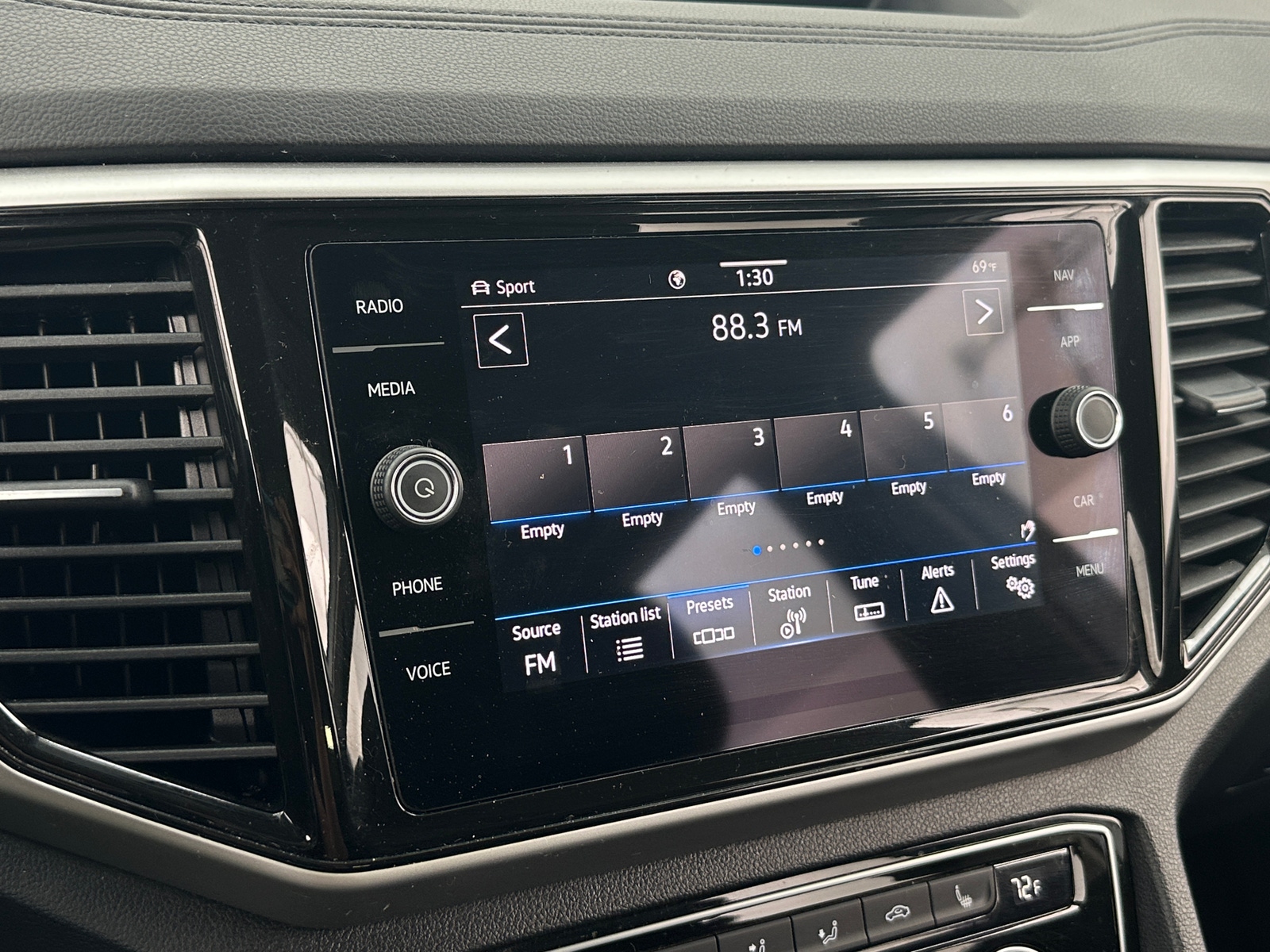 Thumbnail: 2023 Volkswagen Atlas - 3