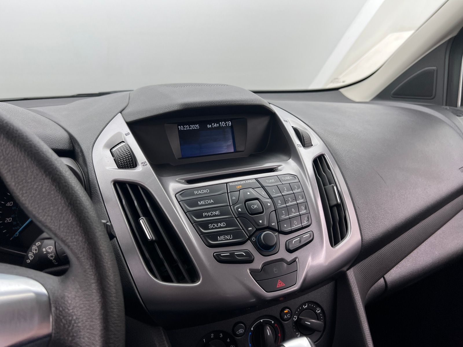 Thumbnail: 2015 Ford Transit Series - 4