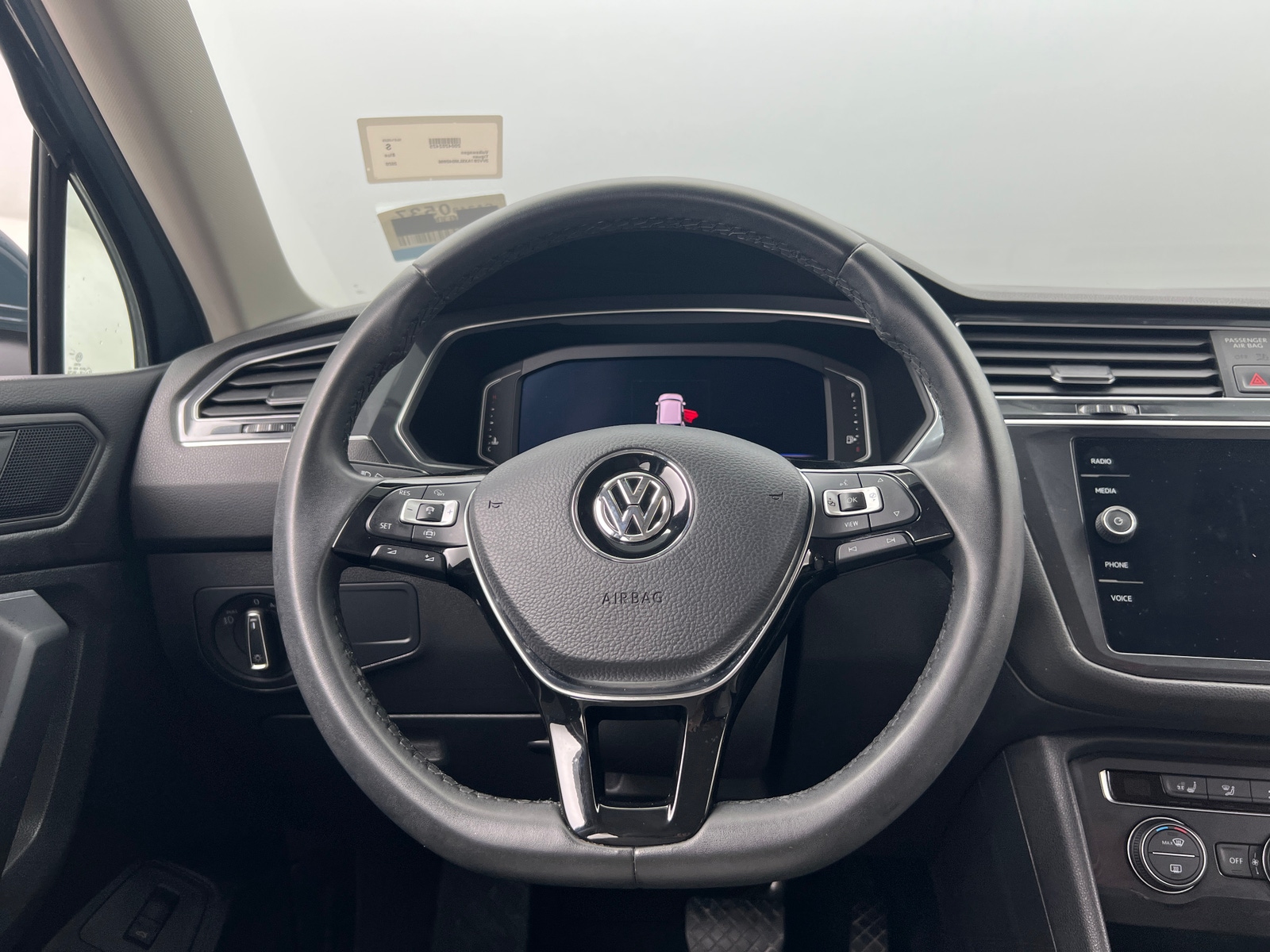 Thumbnail: 2020 Volkswagen Tiguan - 4