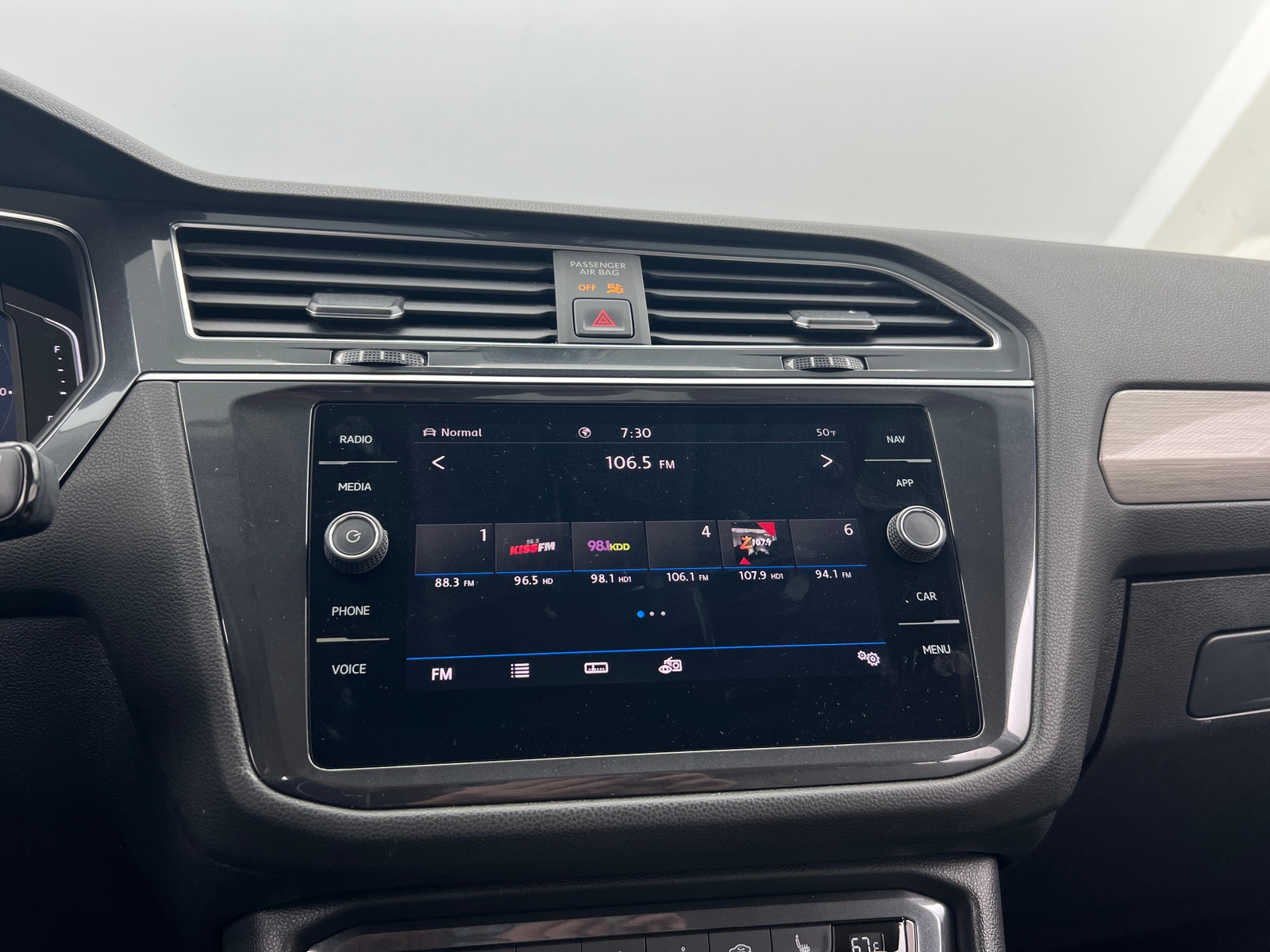 Thumbnail: 2020 Volkswagen Tiguan - 3