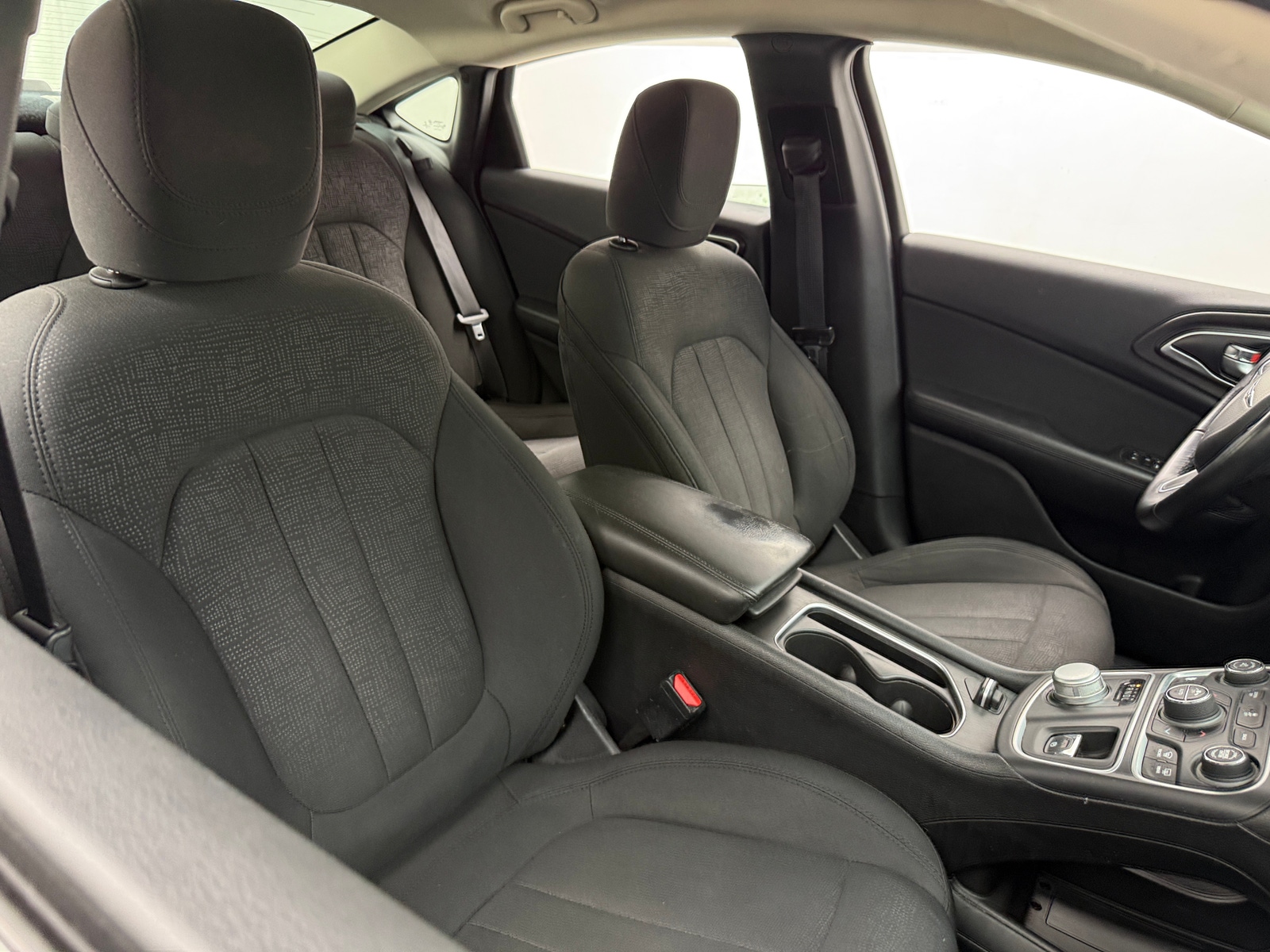 Thumbnail: 2016 Chrysler 200 - 2