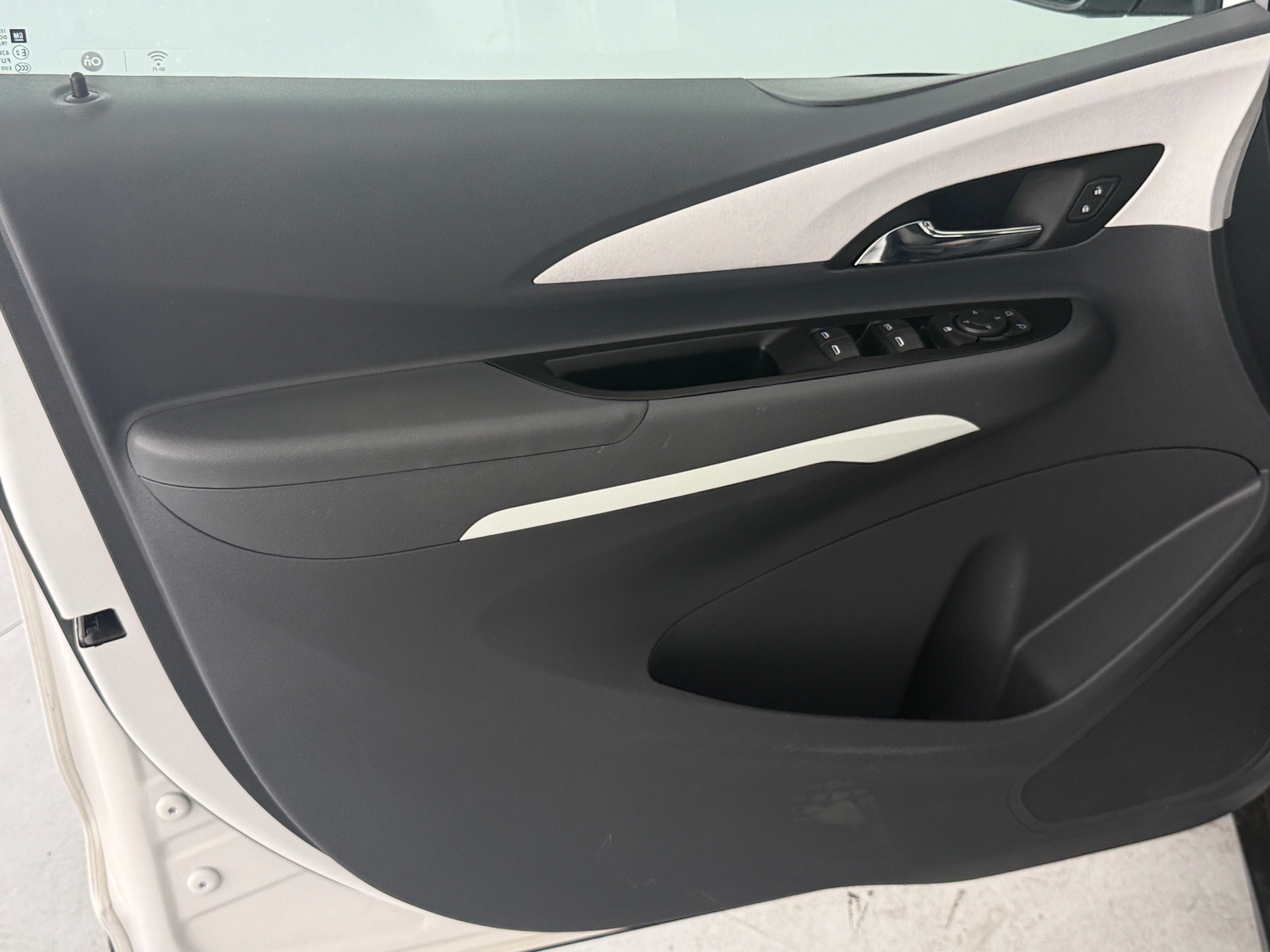 Used 2021 Chevrolet Bolt EV LT with VIN 1G1FY6S00M4110184 for sale in Oak Creek, WI