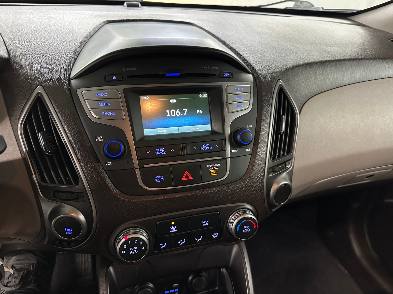 Thumbnail: 2015 Hyundai Tucson - 4