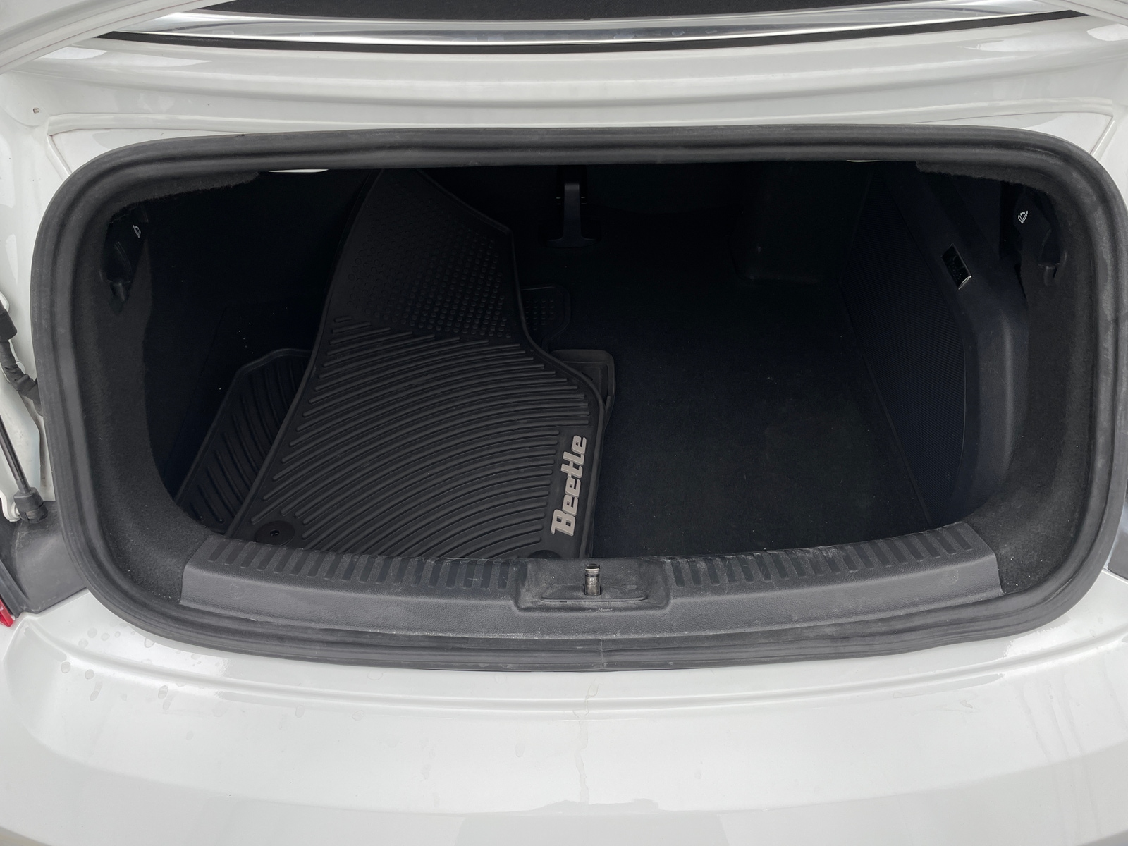 Thumbnail: 2019 Volkswagen Beetle - 5