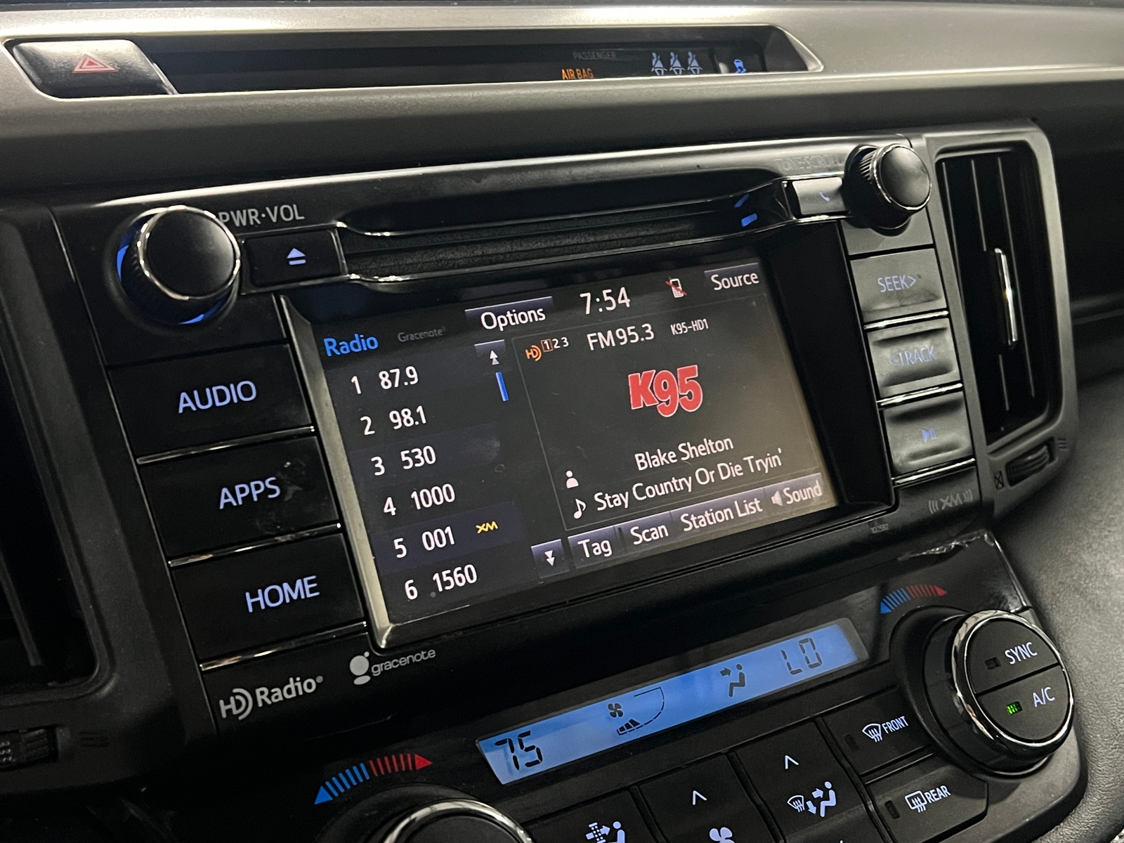 Thumbnail: 2018 Toyota RAV4 - 4