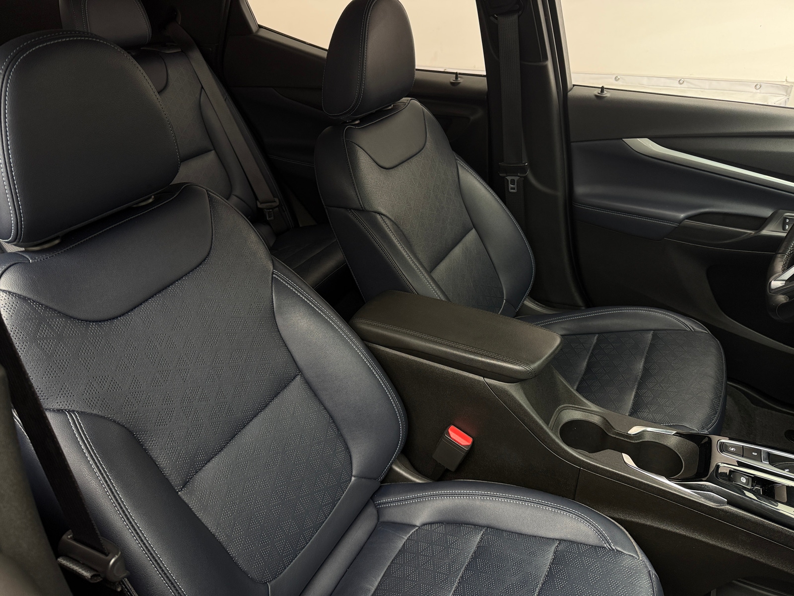 Thumbnail: 2022 Chevrolet Bolt EUV - 2