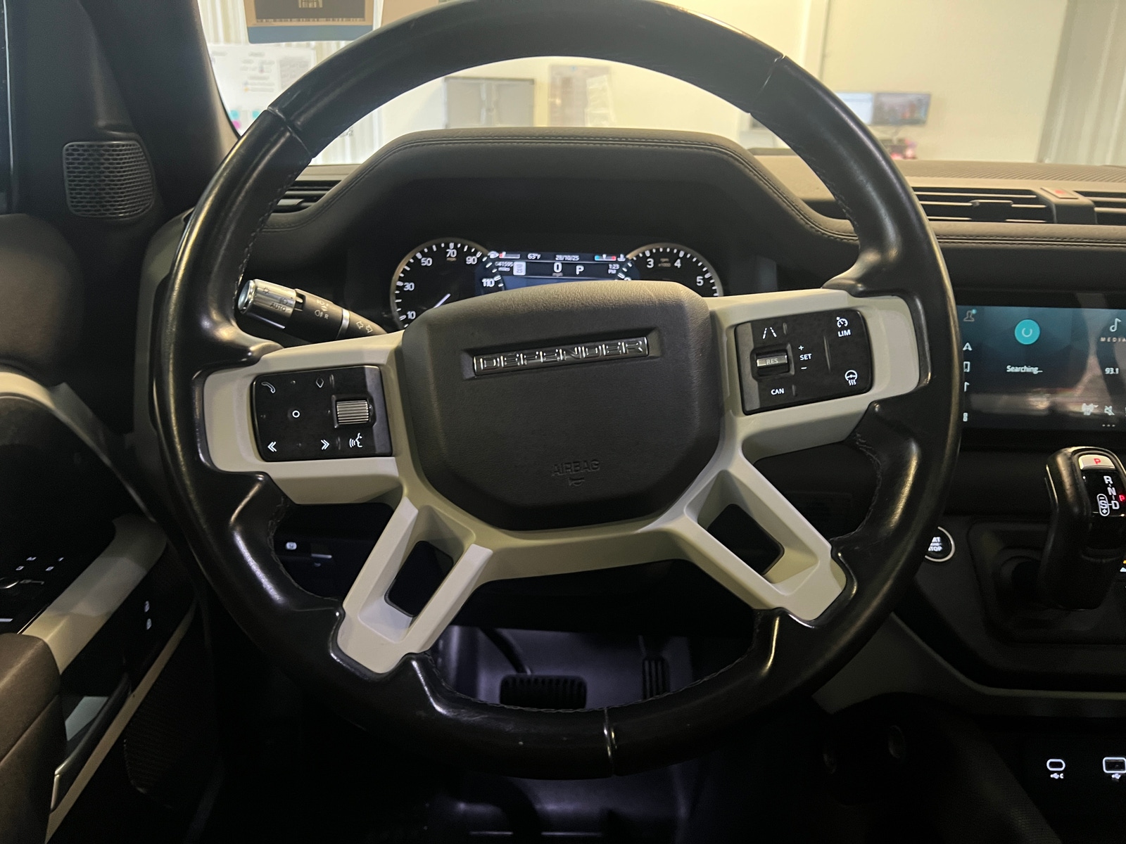 Thumbnail: 2022 Land Rover Defender - 4