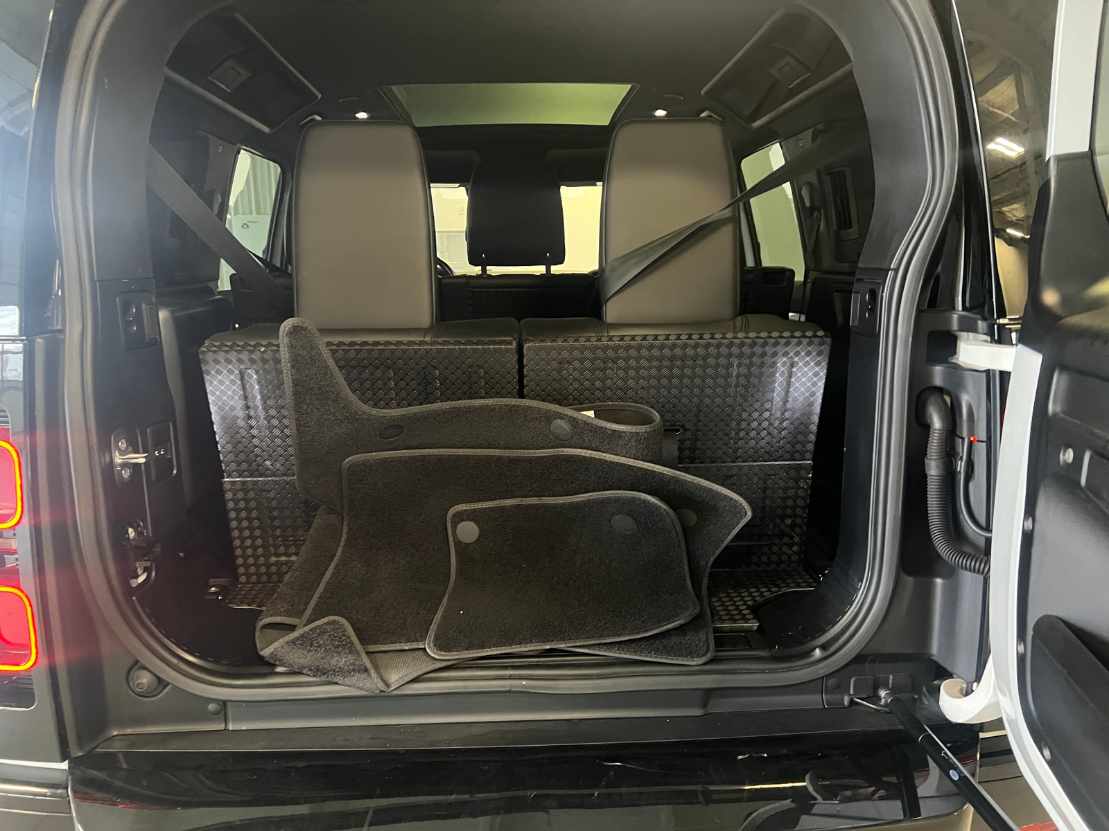 Thumbnail: 2022 Land Rover Defender - 6