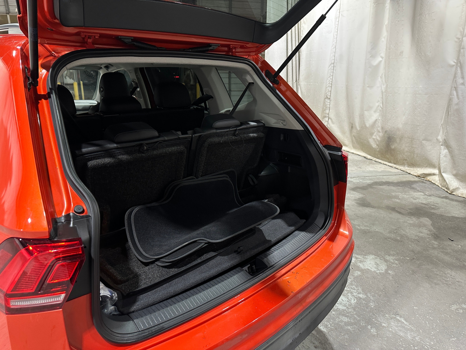 Thumbnail: 2019 Volkswagen Tiguan - 6