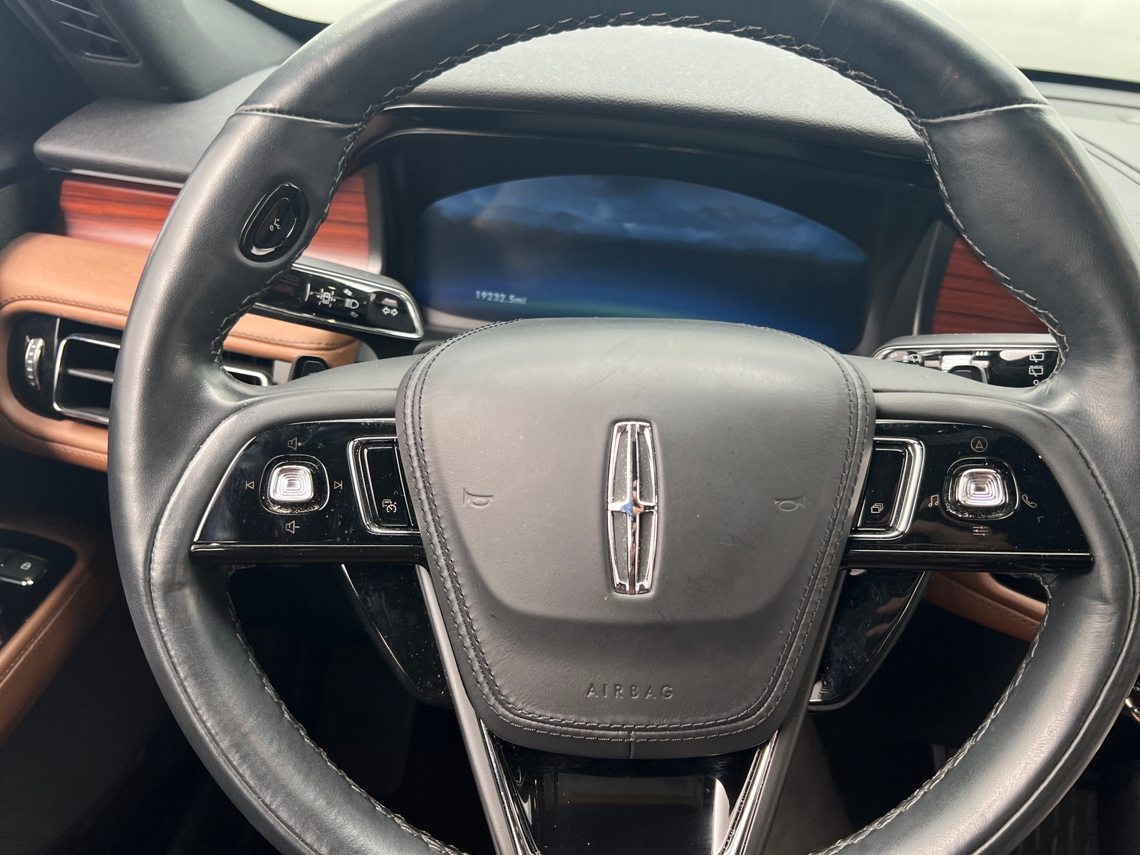 Thumbnail: 2023 Lincoln Aviator - 4