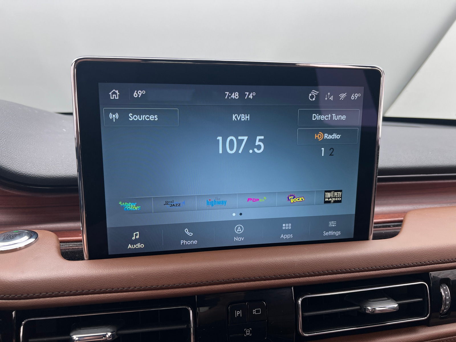 Thumbnail: 2023 Lincoln Aviator - 3