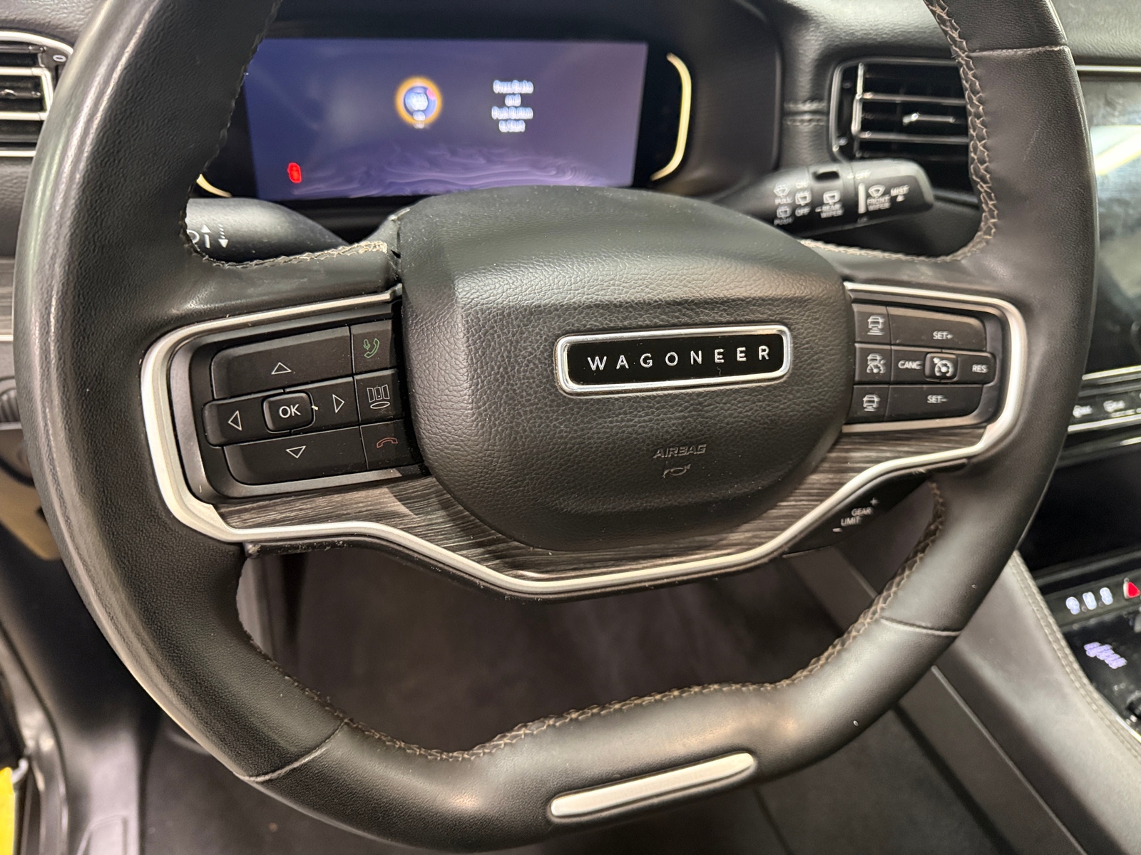 Thumbnail: 2023 Jeep Wagoneer - 4