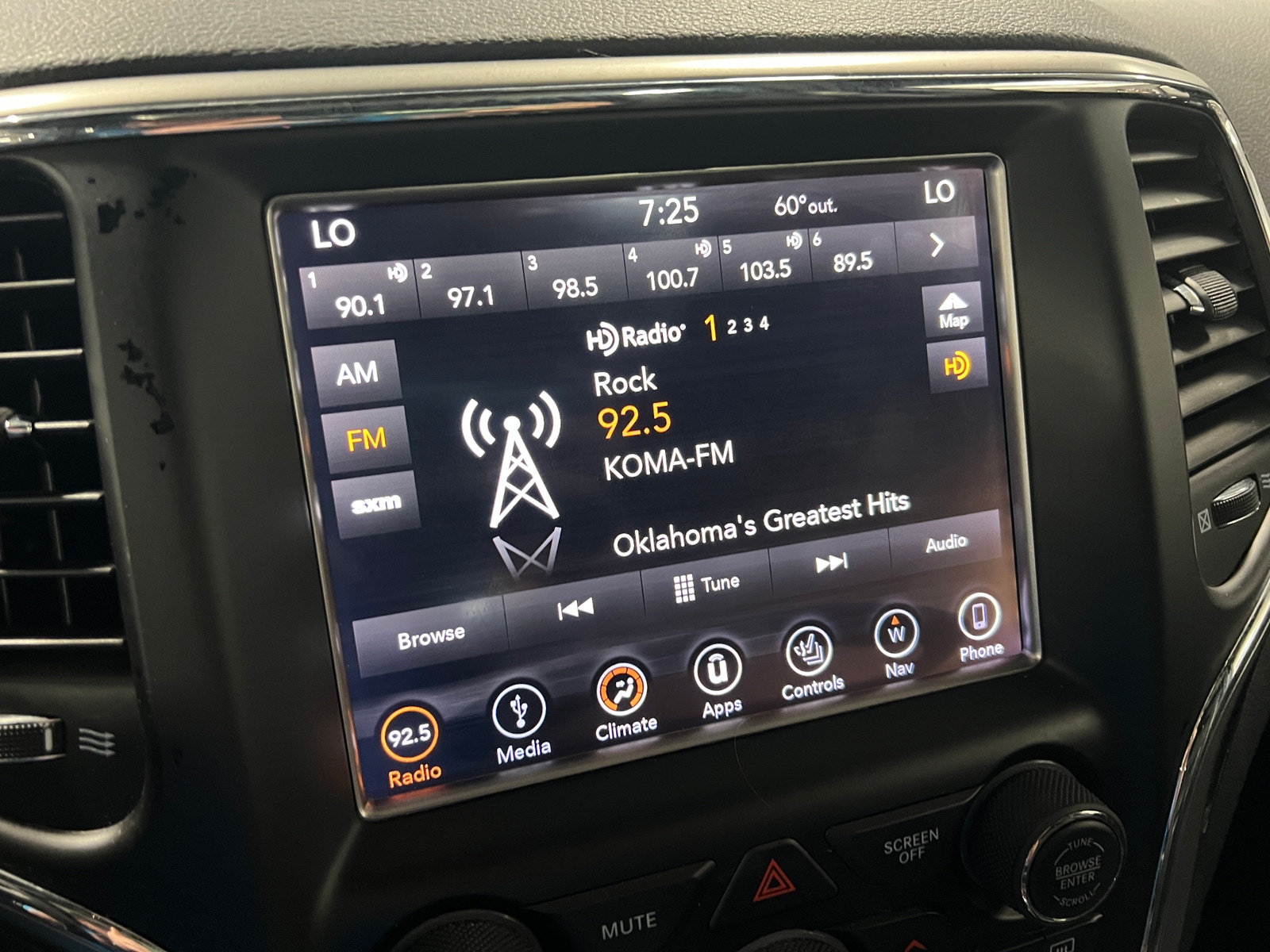 Thumbnail: 2018 Jeep Grand Cherokee - 3