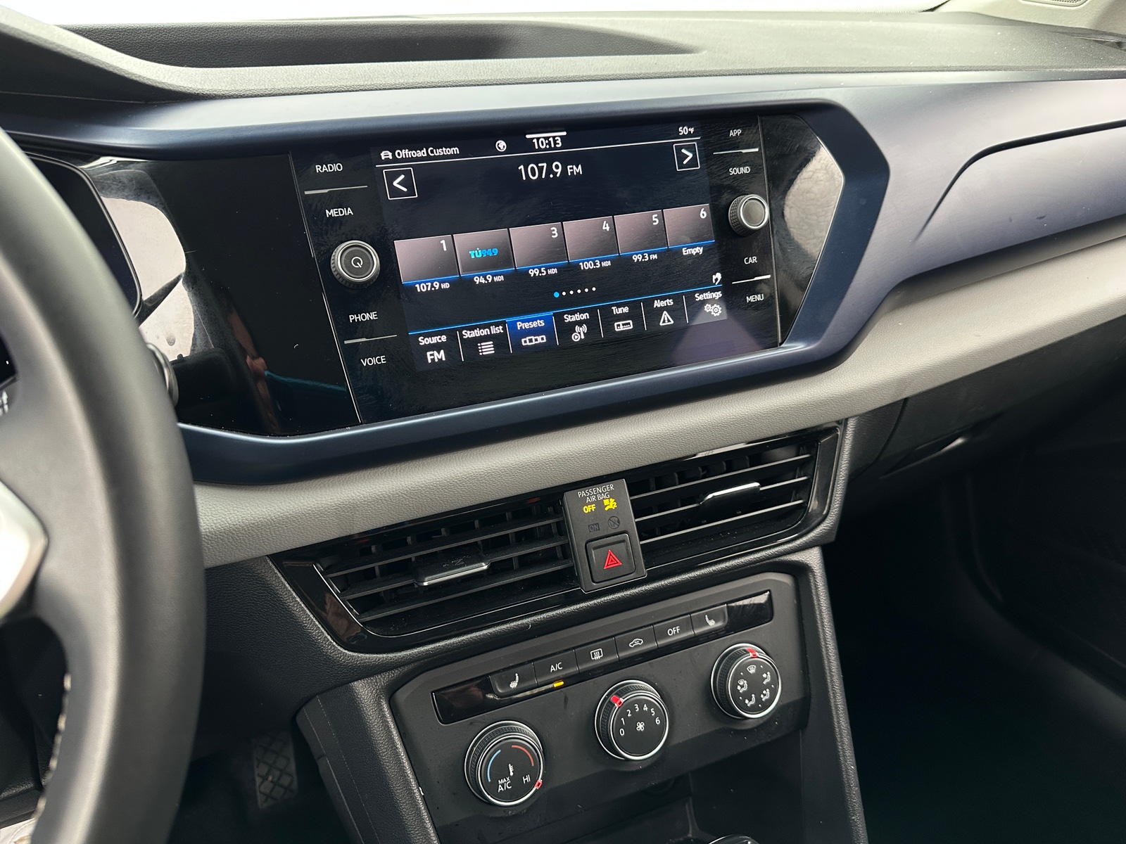 Thumbnail: 2022 Volkswagen Taos - 4