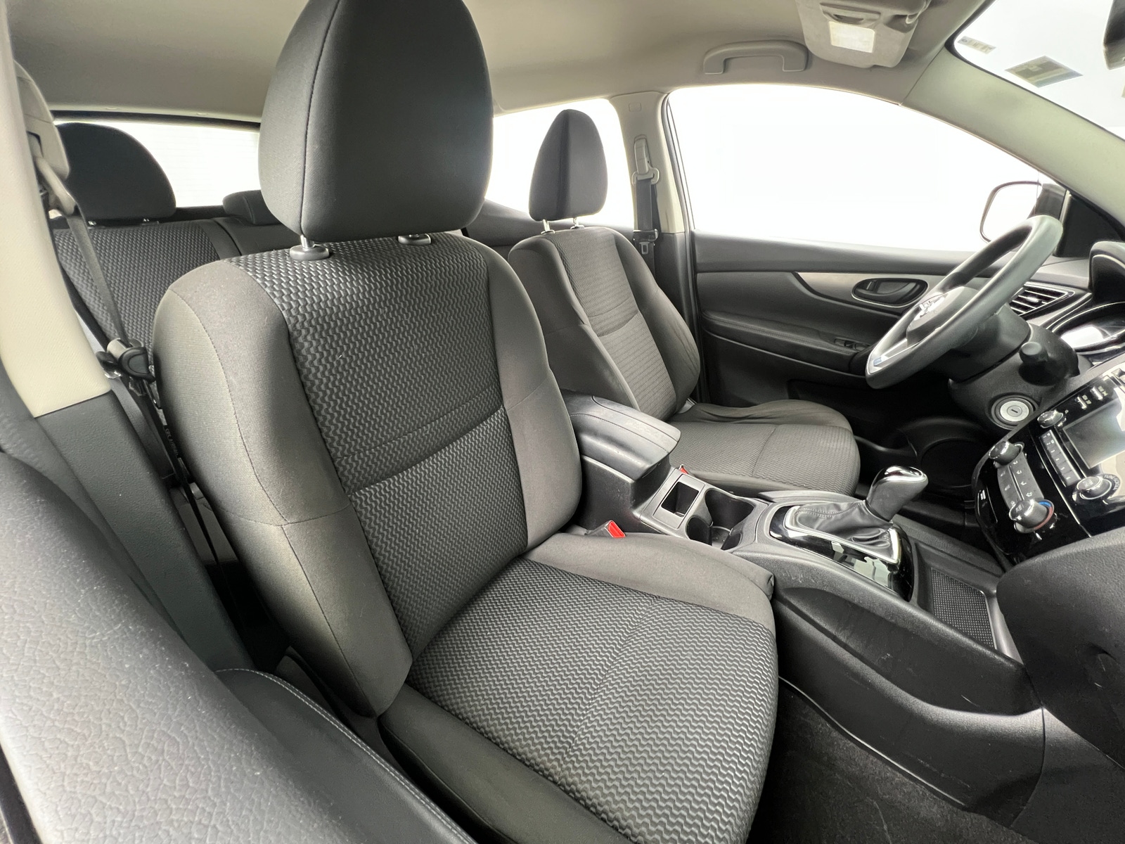 Thumbnail: 2017 Nissan Rogue Sport - 2