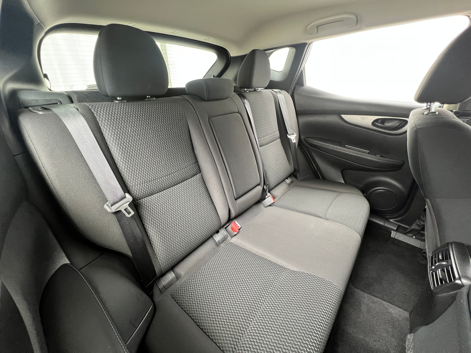 Thumbnail: 2017 Nissan Rogue Sport - 6