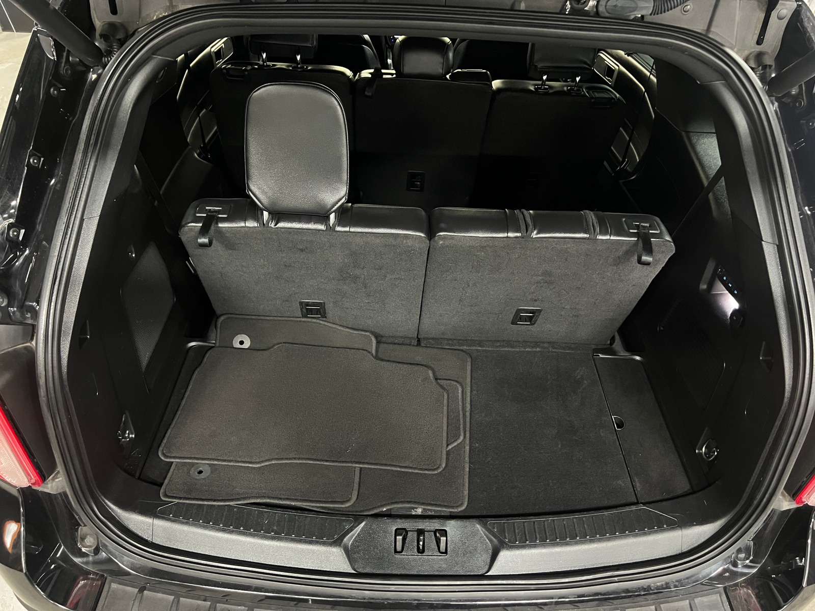 Thumbnail: 2020 Ford Explorer - 6